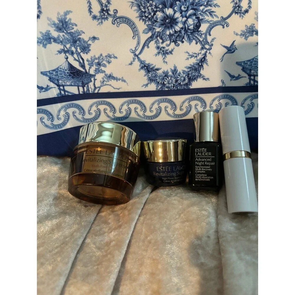 Estée Lauder set of 4 plus bag - Picture 2 of 5